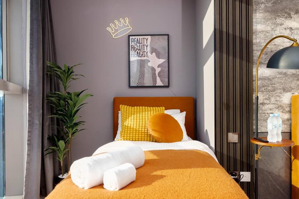 5 Star Living Infinity Pool with Burj Khalifa view