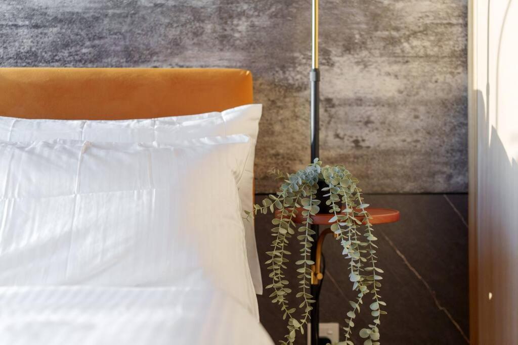 5 Star Living Infinity Pool with Burj Khalifa view