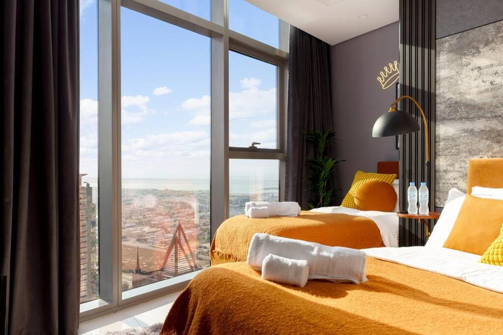 5 Star Living Infinity Pool with Burj Khalifa view