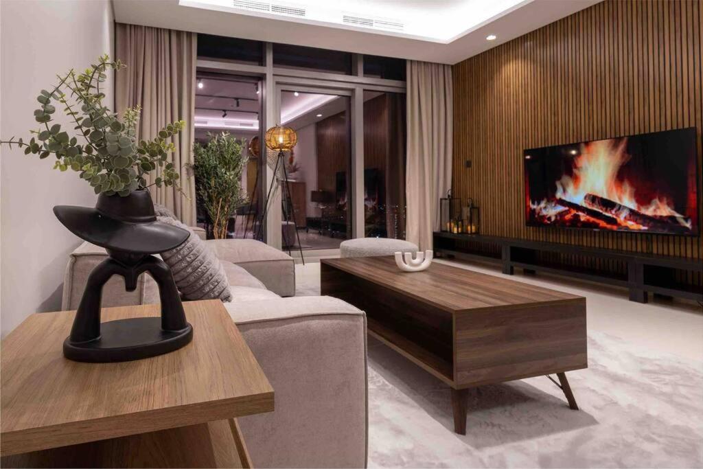 5 Stars Living Infinity Pool Burj Khalifa view