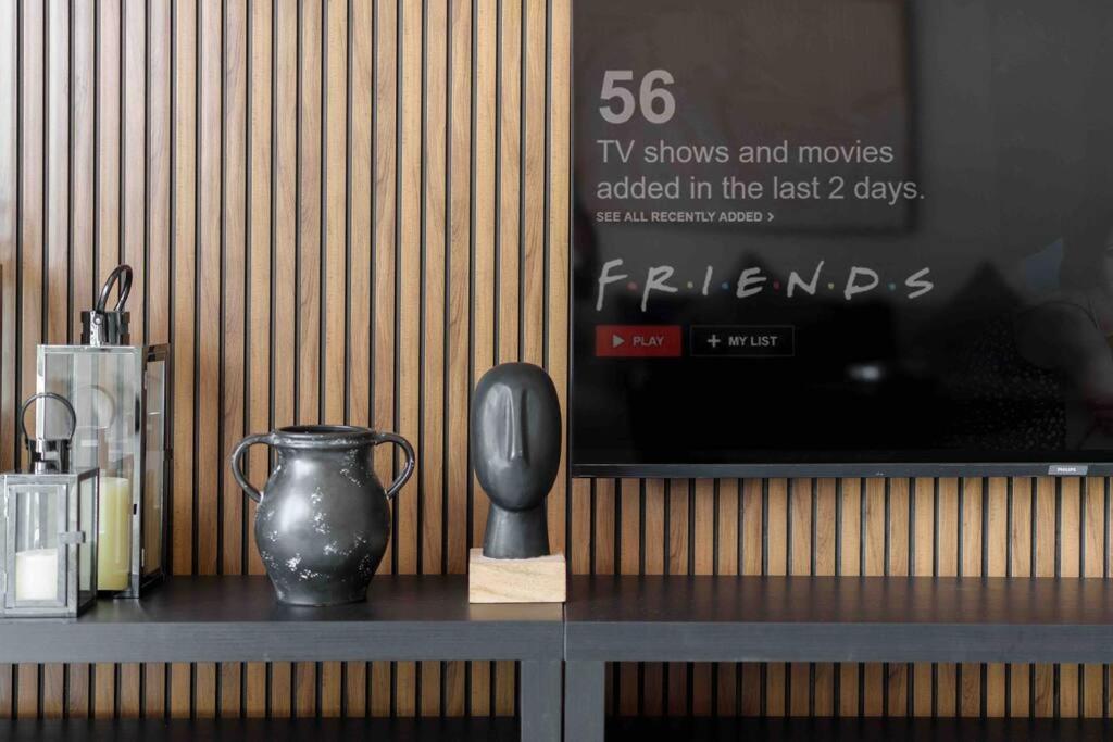 5 Stars Living Infinity Pool Burj Khalifa view