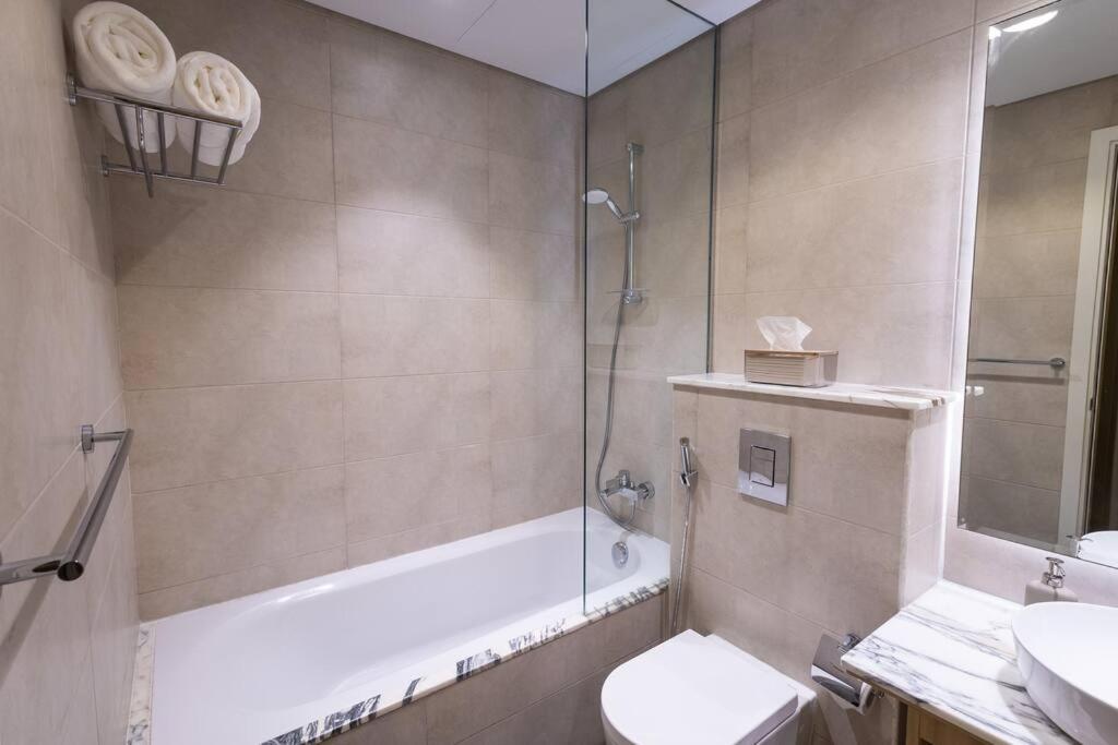 5 Stars Living Infinity Pool Burj Khalifa view