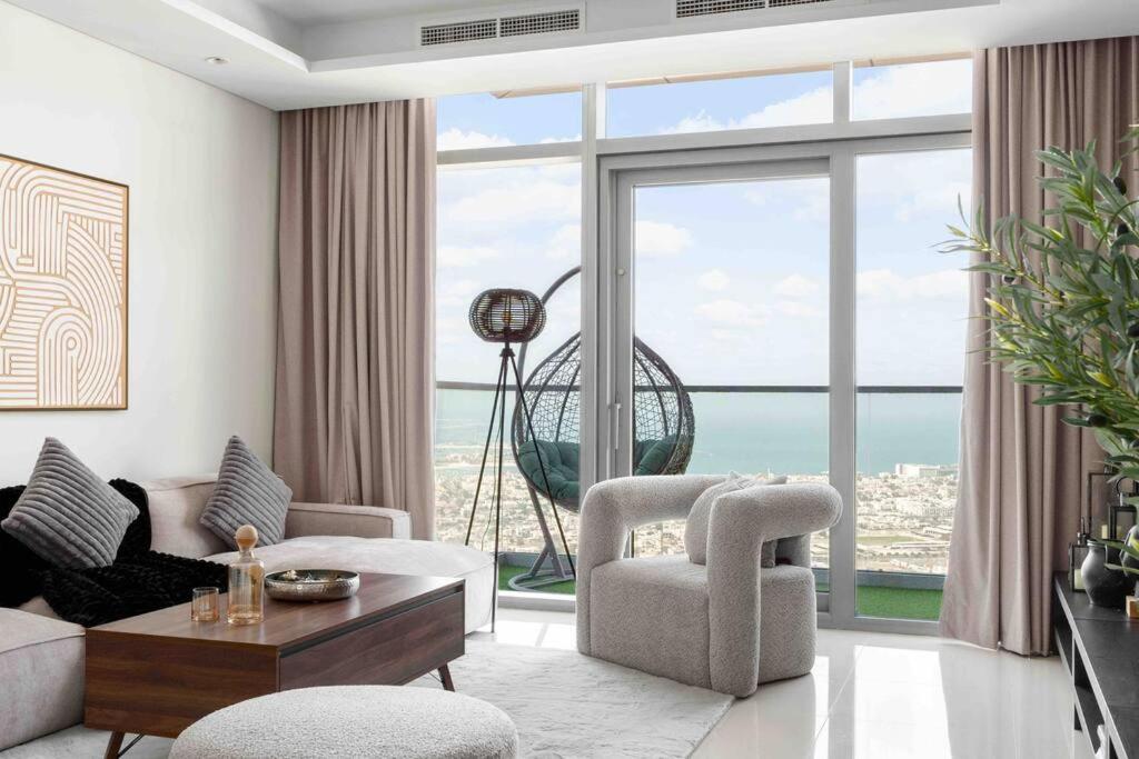 5 Stars Living Infinity Pool Burj Khalifa view