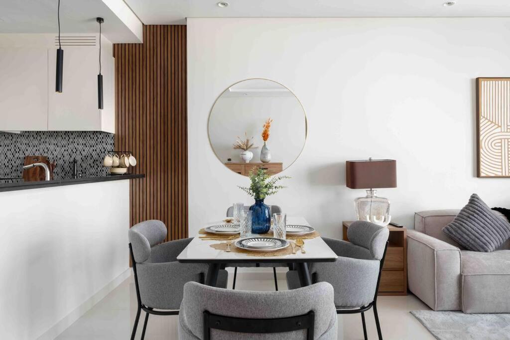 5 Stars Living Infinity Pool Burj Khalifa view