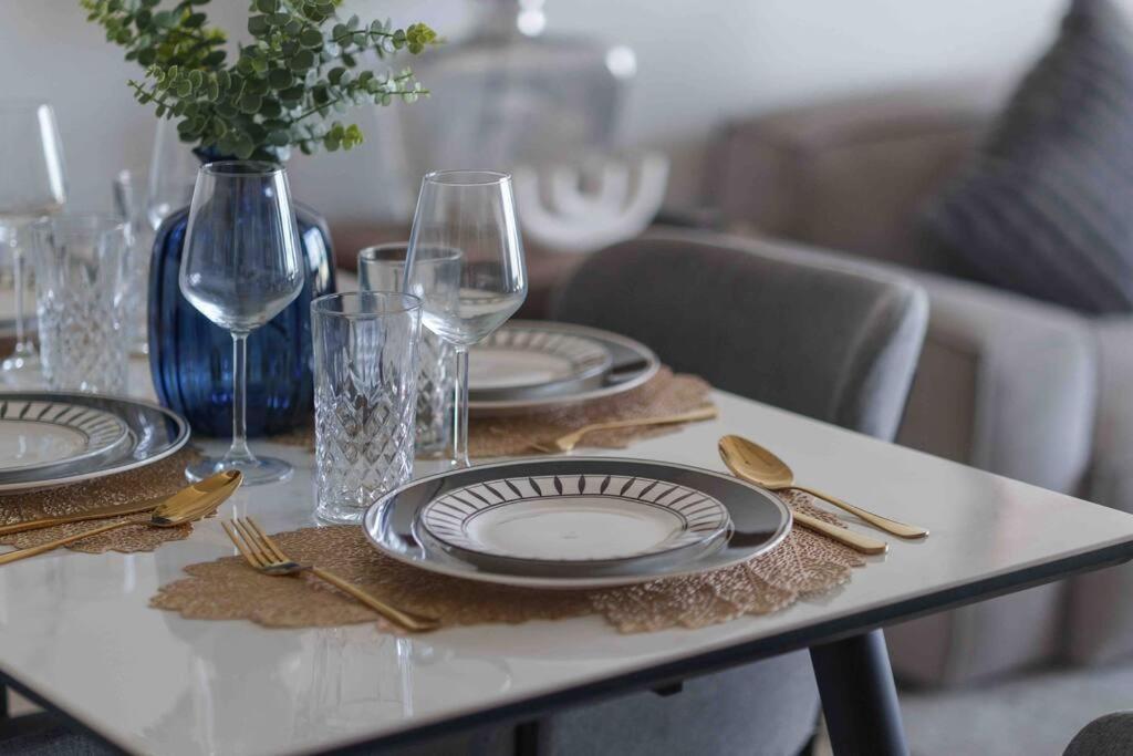 5 Stars Living Infinity Pool Burj Khalifa view