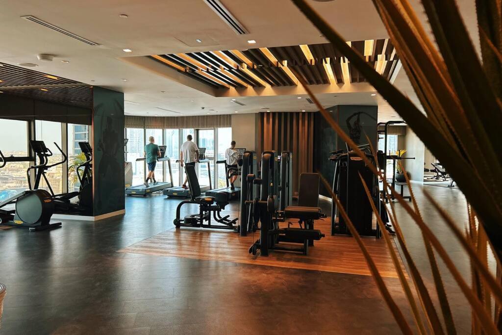 5 Stars Living Infinity Pool Burj Khalifa view