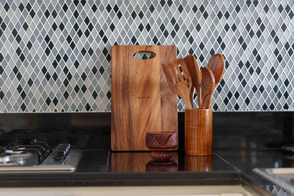 5 Stars Living Infinity Pool Burj Khalifa view