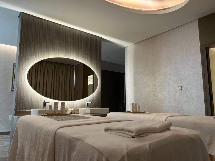 5 Stars Living Infinity Pool Burj Khalifa view