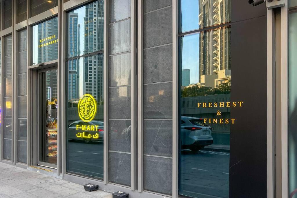 5 Stars Living Infinity Pool Burj Khalifa view