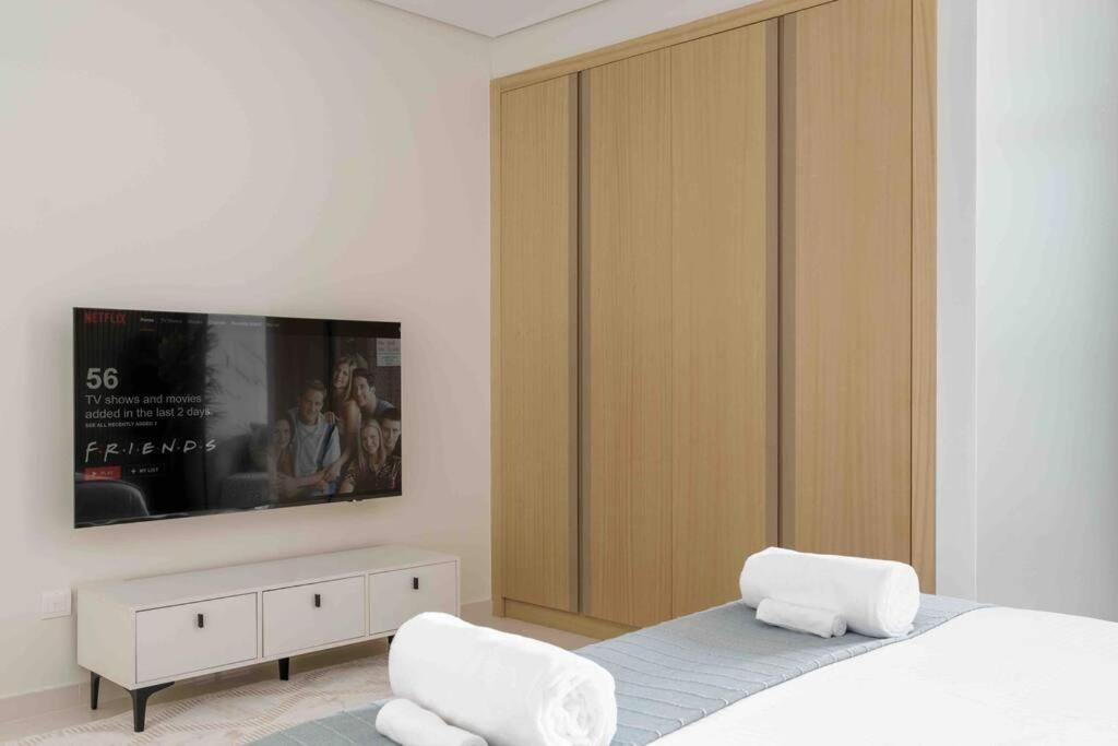 5 Stars Living Infinity Pool Burj Khalifa view