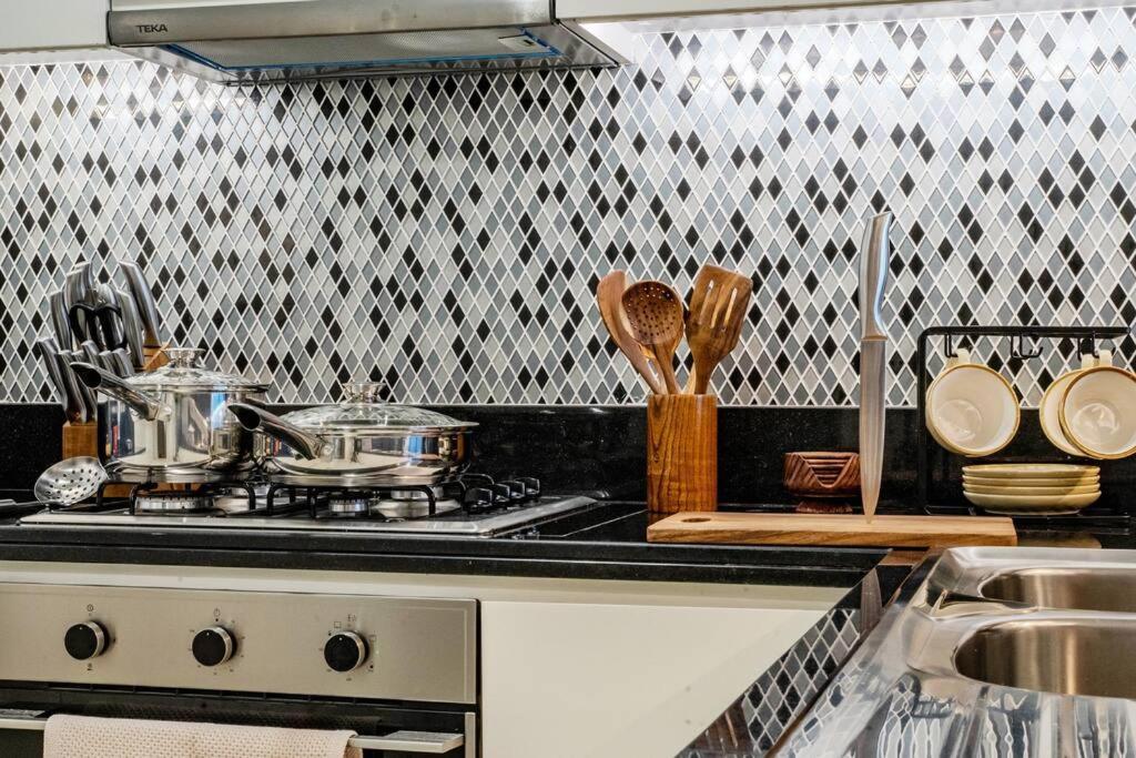 5 Stars Living Infinity Pool Burj Khalifa view