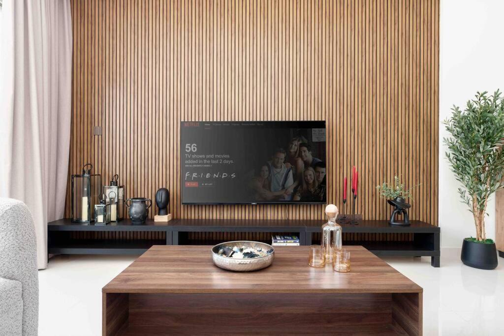 5 Stars Living Infinity Pool Burj Khalifa view