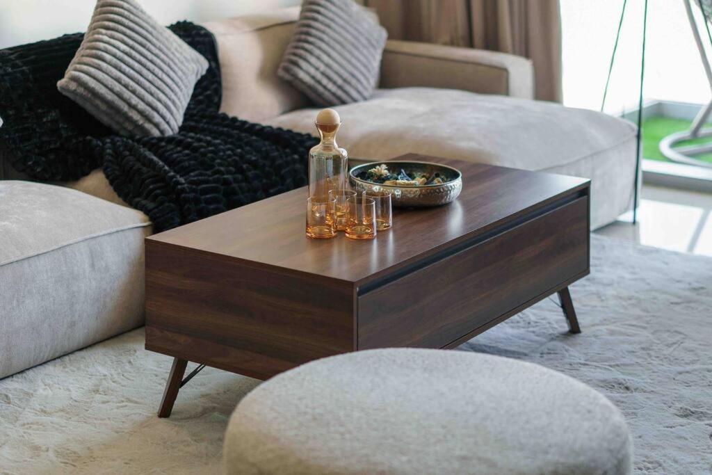 5 Stars Living Infinity Pool Burj Khalifa view