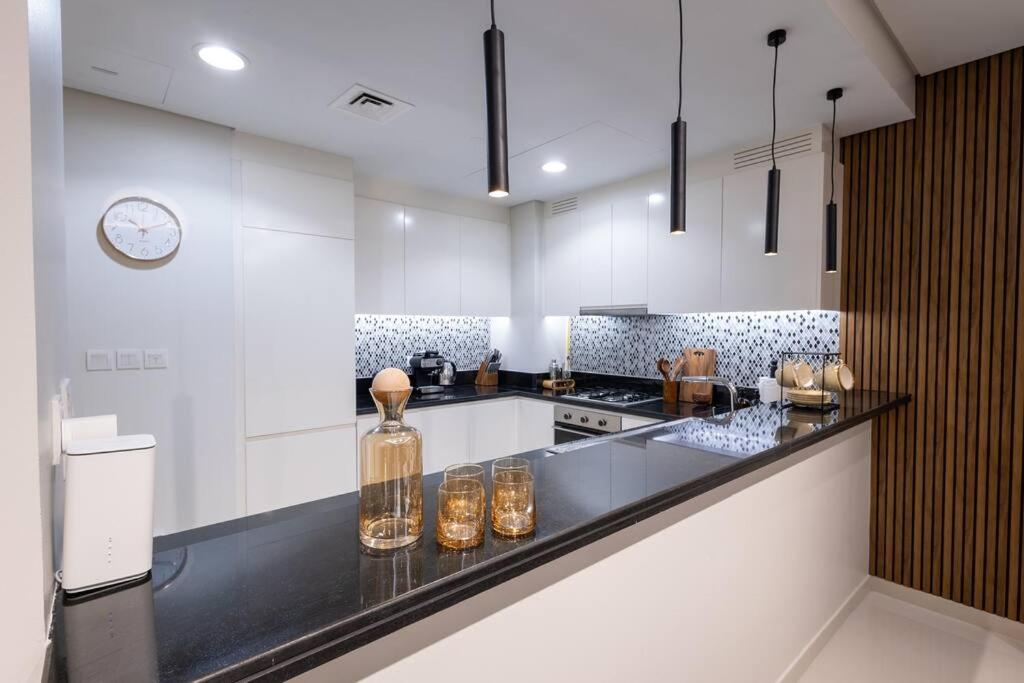 5 Stars Living Infinity Pool Burj Khalifa view