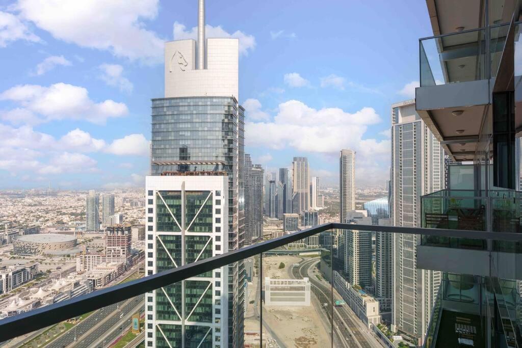 5 Stars Living Infinity Pool Burj Khalifa view