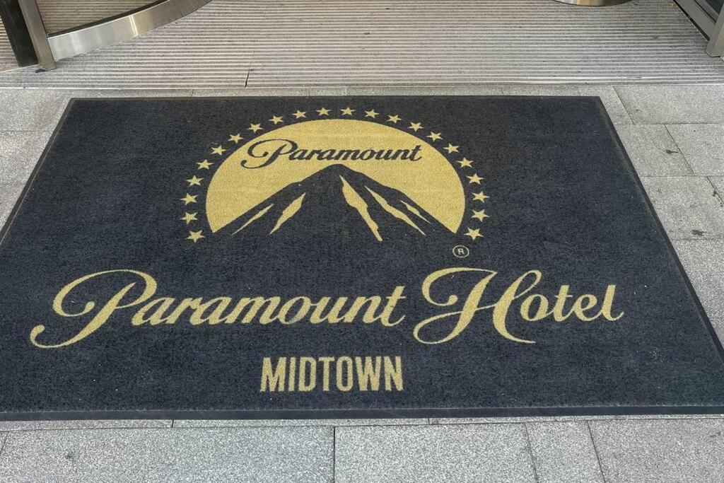 5 Stars Living Infinity Pool Burj Khalifa view