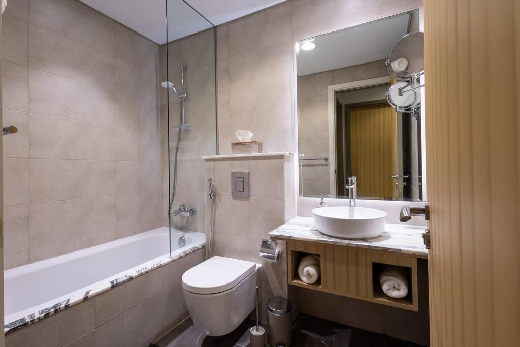 5 Stars Living Infinity Pool Burj Khalifa view