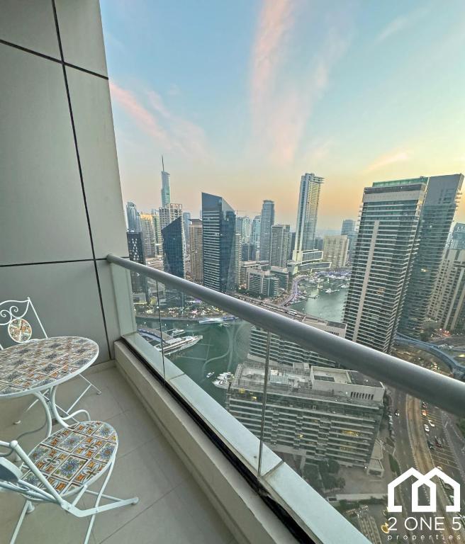 Stylish 2 Bedroom apartment with Dubai Marina View