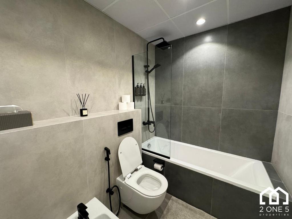 Stylish 2 Bedroom apartment with Dubai Marina View