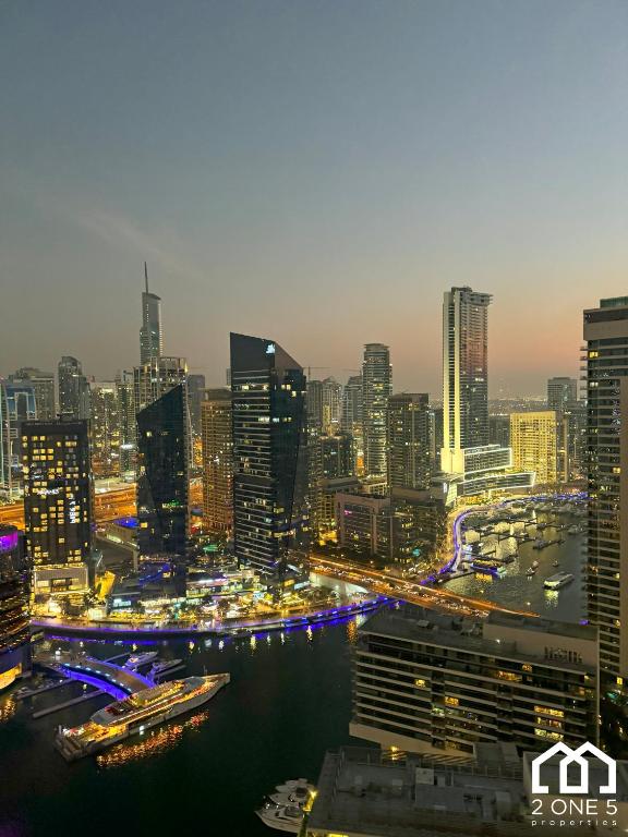 Stylish 2 Bedroom apartment with Dubai Marina View