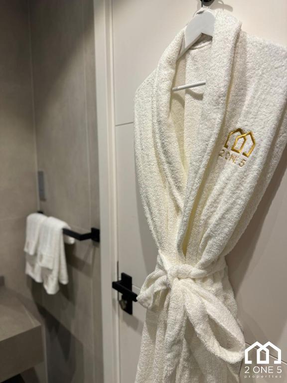 Stylish 2 Bedroom apartment with Dubai Marina View