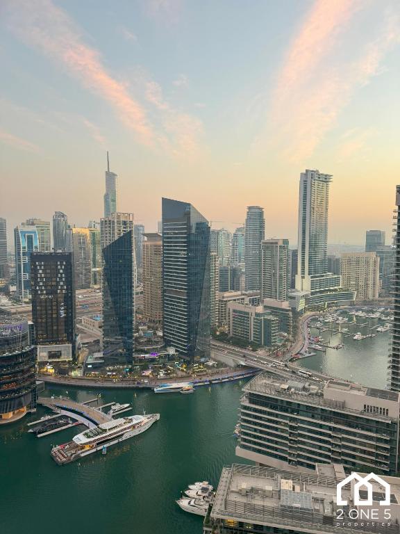 Stylish 2 Bedroom apartment with Dubai Marina View