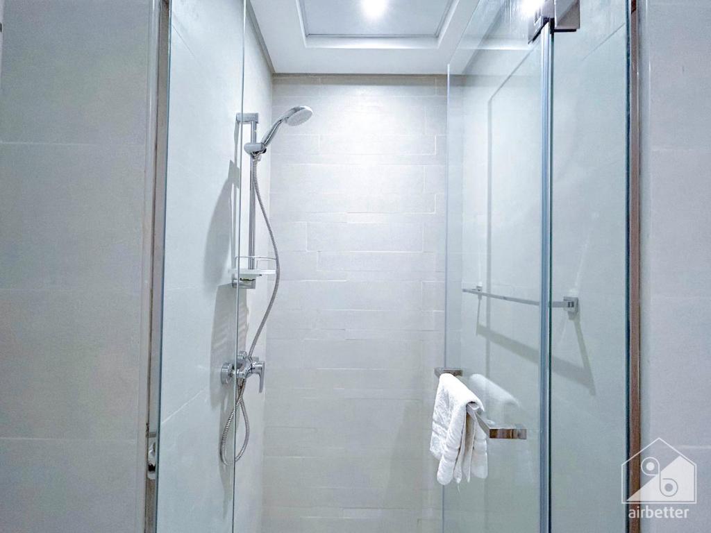 Amazing stay at the Riviera with Balcony - Dubai