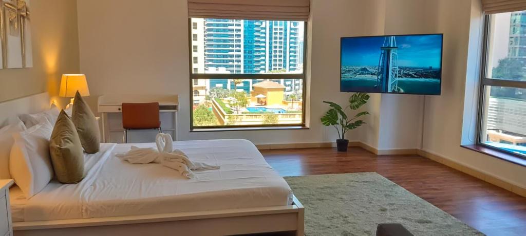 Sunkissed Holiday Homes spacious 5 plus 1 BR on JBR beach near Metro & Mall