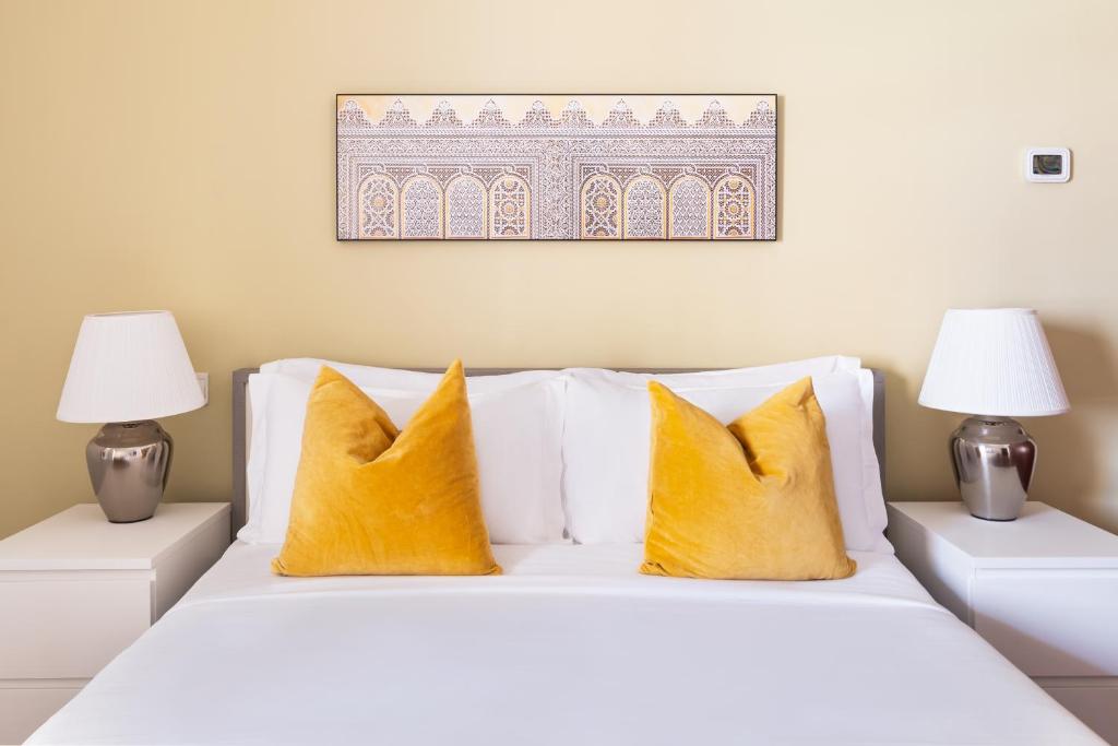 Sunkissed Holiday Homes spacious 5 plus 1 BR on JBR beach near Metro & Mall