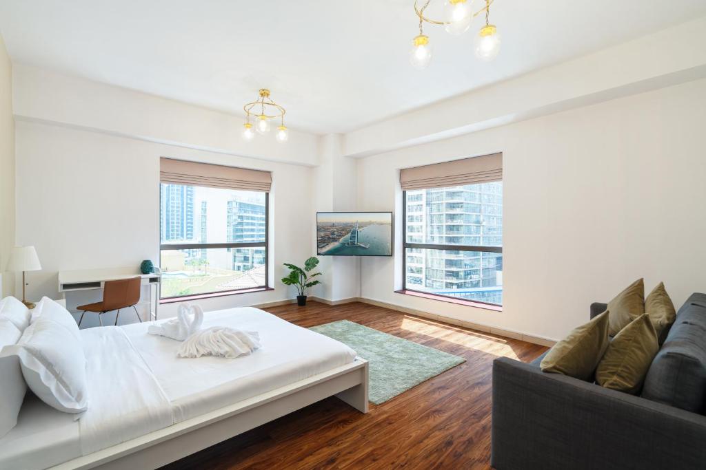 Sunkissed Holiday Homes spacious 5 plus 1 BR on JBR beach near Metro & Mall