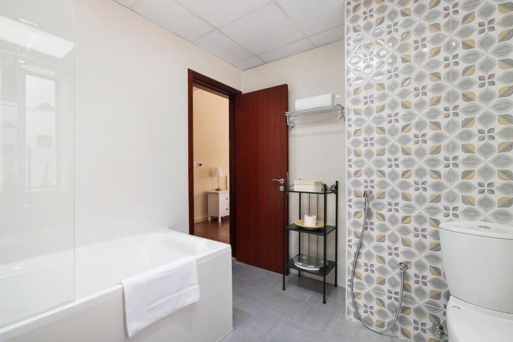 Sunkissed Holiday Homes spacious 5 plus 1 BR on JBR beach near Metro & Mall