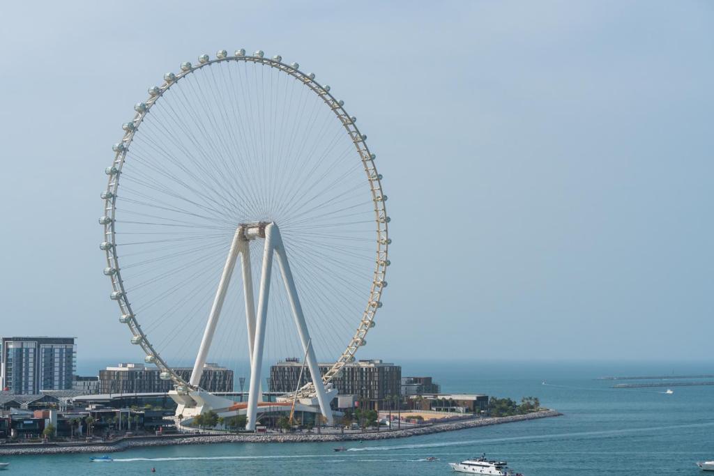 Sunkissed Holiday Homes spacious 5 plus 1 BR on JBR beach near Metro & Mall