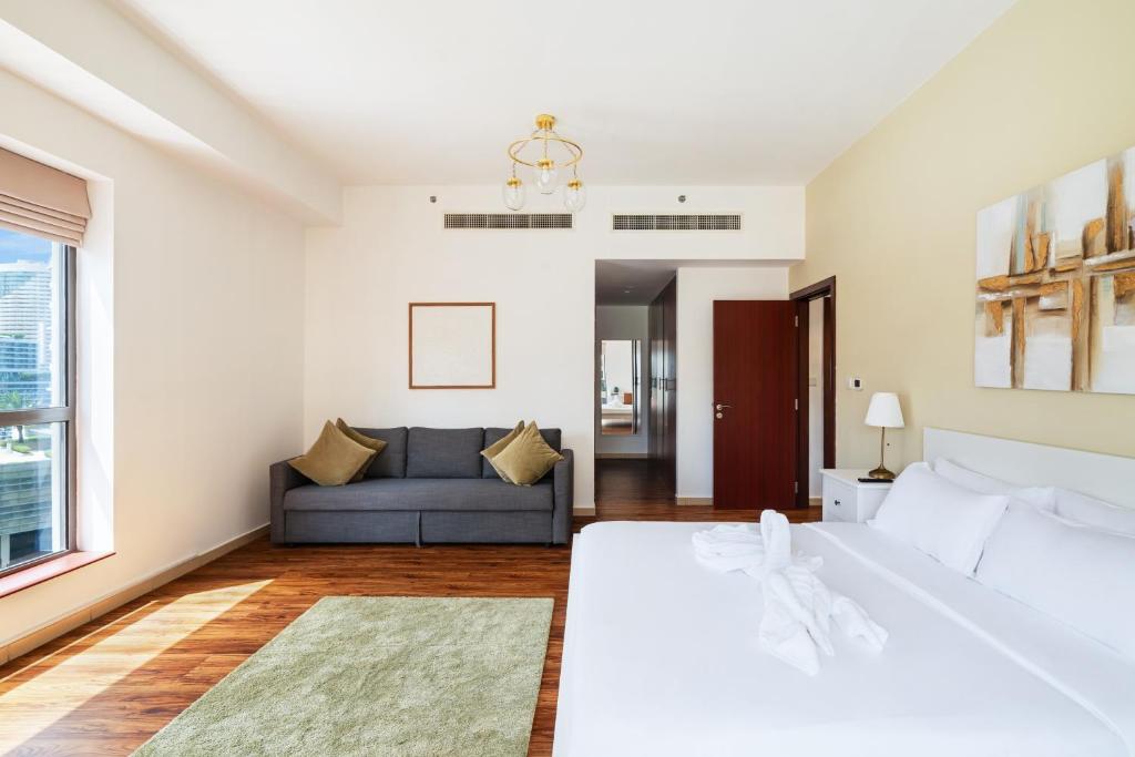 Sunkissed Holiday Homes spacious 5 plus 1 BR on JBR beach near Metro & Mall