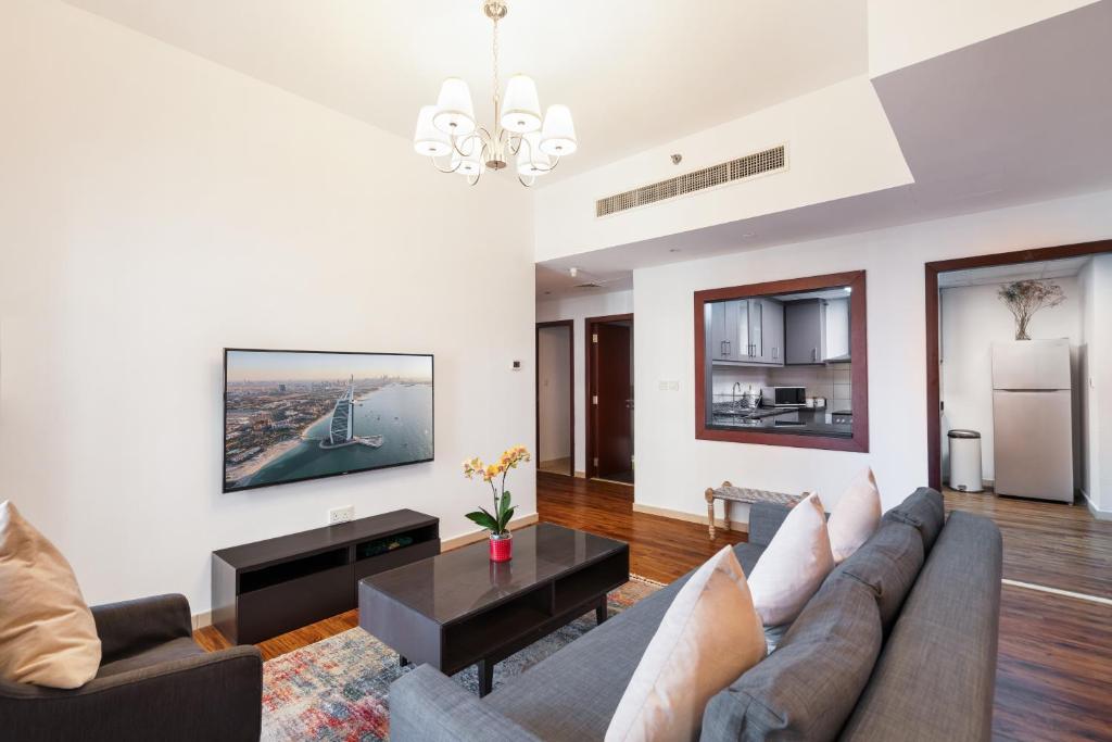 Sunkissed Holiday Homes spacious 5 plus 1 BR on JBR beach near Metro & Mall