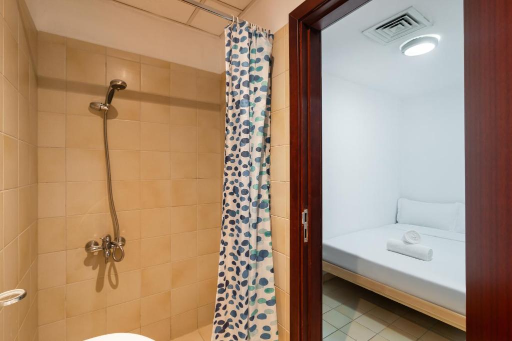 Sunkissed Holiday Homes spacious 5 plus 1 BR on JBR beach near Metro & Mall