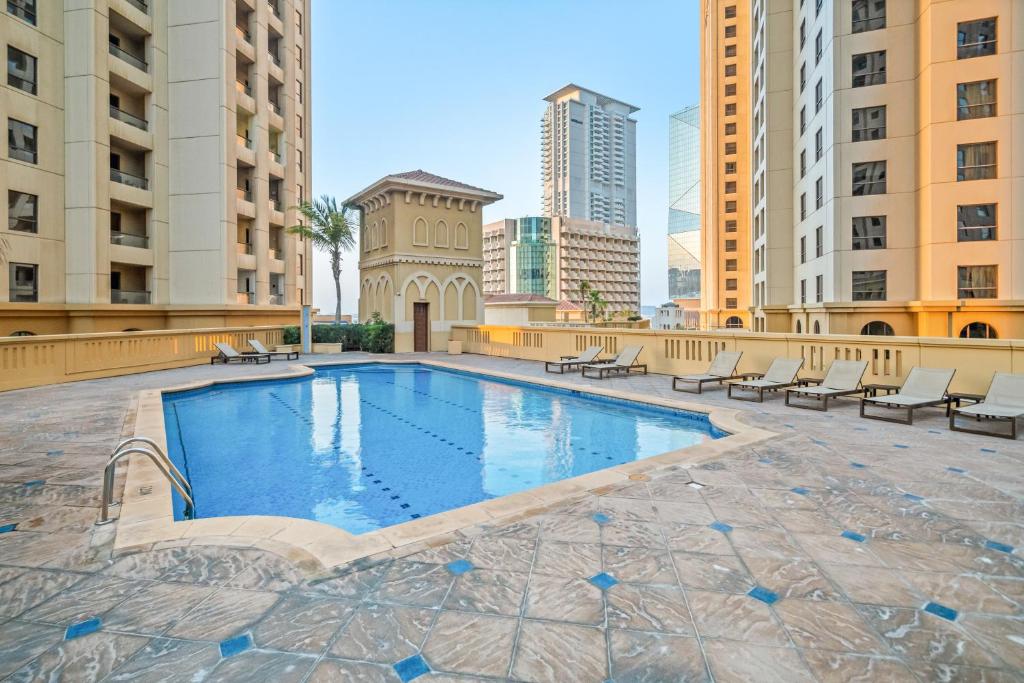 Sunkissed Holiday Homes spacious 5 plus 1 BR on JBR beach near Metro & Mall
