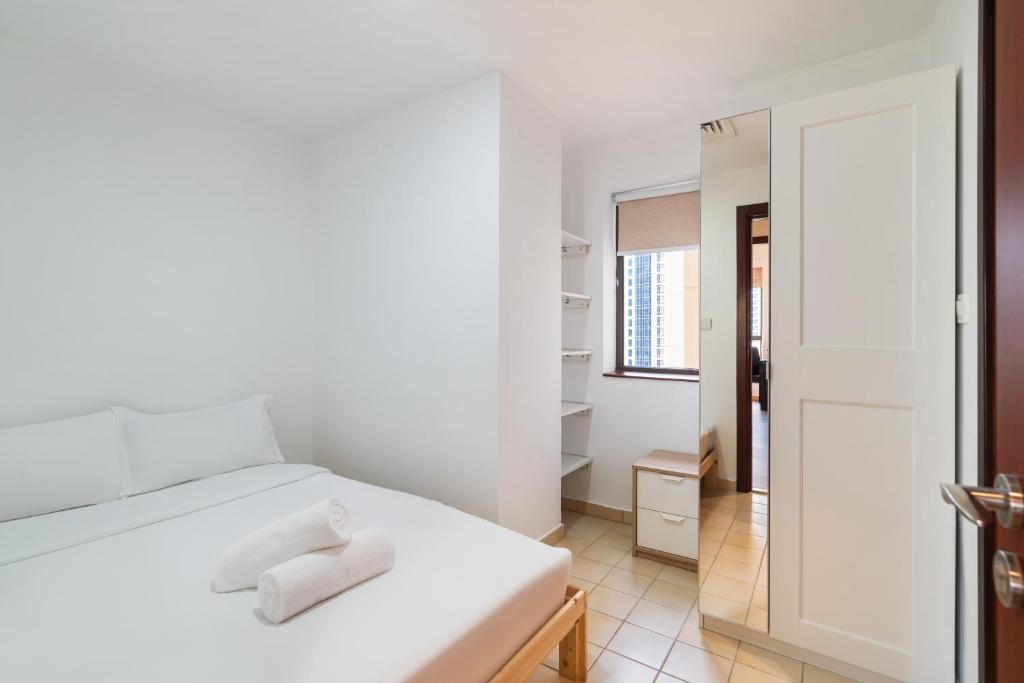 Sunkissed Holiday Homes spacious 5 plus 1 BR on JBR beach near Metro & Mall