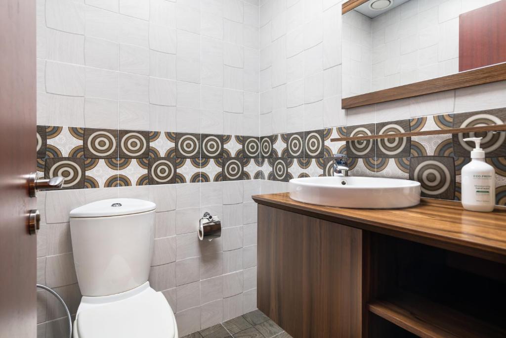 Sunkissed Holiday Homes spacious 5 plus 1 BR on JBR beach near Metro & Mall