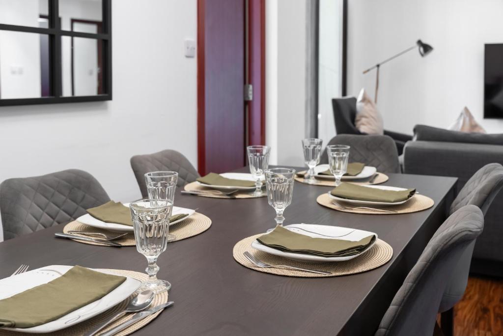 Sunkissed Holiday Homes spacious 5 plus 1 BR on JBR beach near Metro & Mall