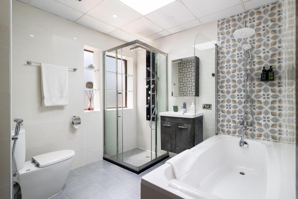 Sunkissed Holiday Homes spacious 5 plus 1 BR on JBR beach near Metro & Mall