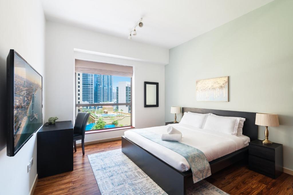 Sunkissed Holiday Homes spacious 5 plus 1 BR on JBR beach near Metro & Mall