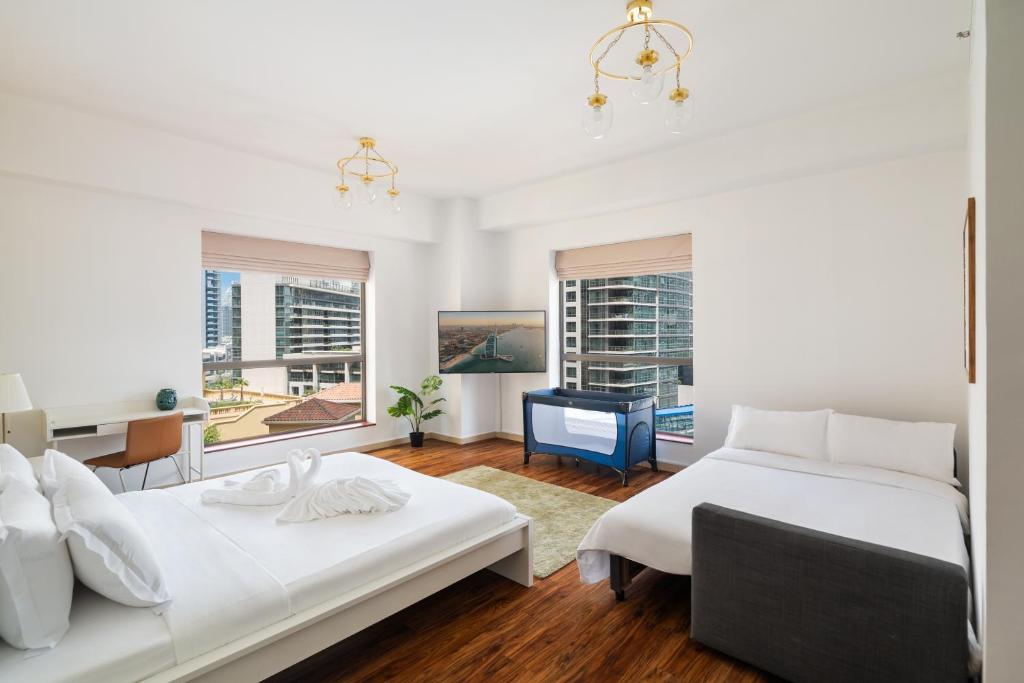 Sunkissed Holiday Homes spacious 5 plus 1 BR on JBR beach near Metro & Mall