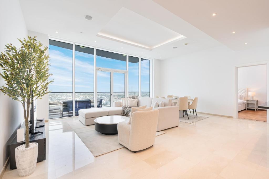 Exclusive Home on Palm West with Private Beach