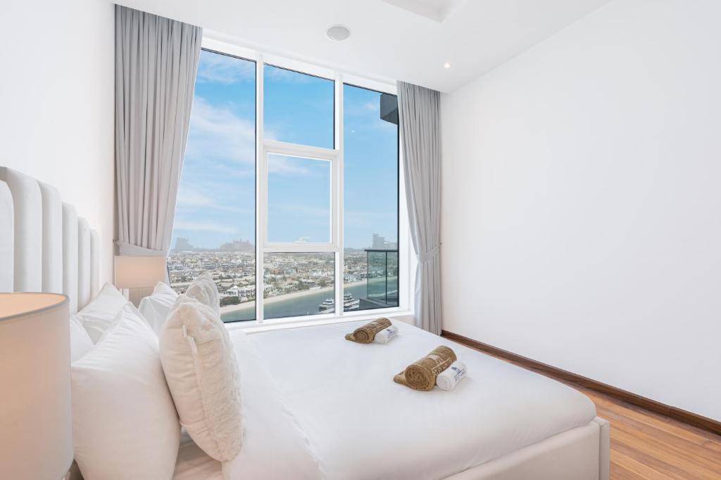 Exclusive Home on Palm West with Private Beach