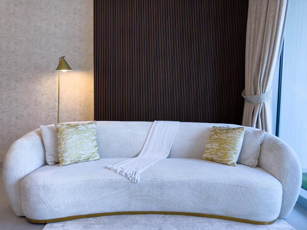 Naseem - Downtown Gem 4BR Apt: Burj View Bliss