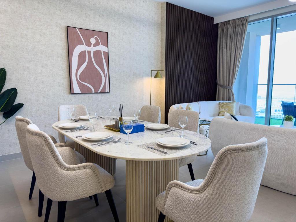 Naseem - Downtown Gem 4BR Apt: Burj View Bliss