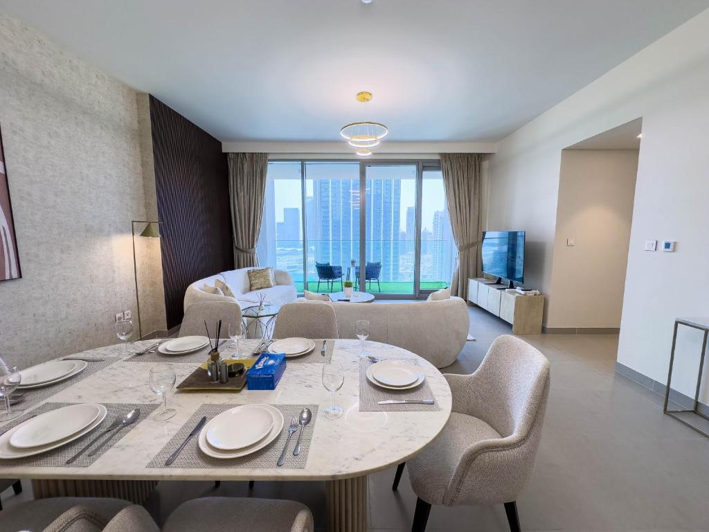 Naseem - Downtown Gem 4BR Apt: Burj View Bliss