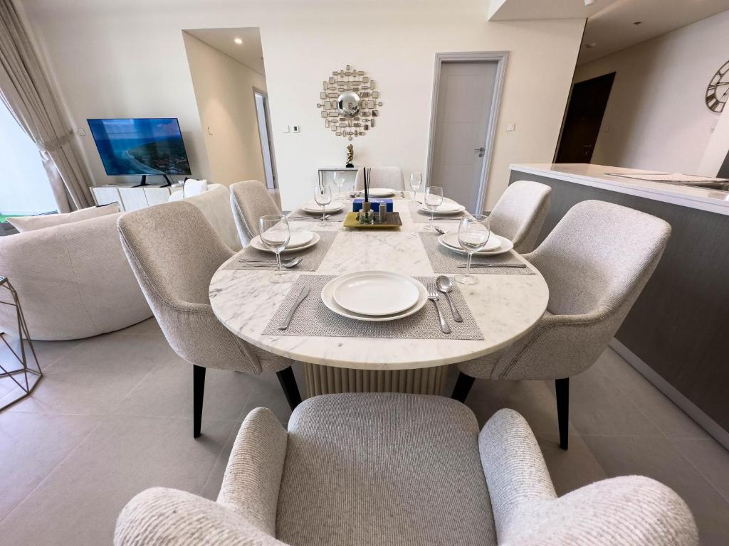 Naseem - Downtown Gem 4BR Apt: Burj View Bliss