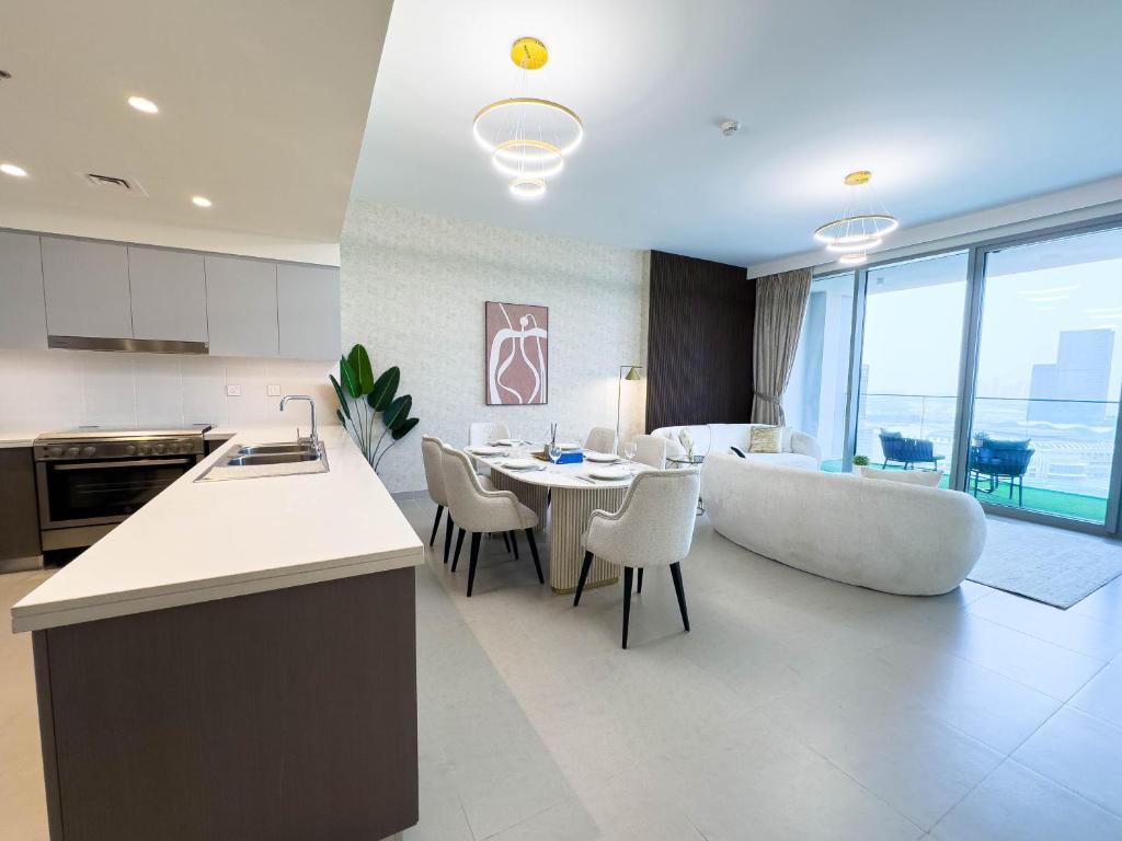 Naseem - Downtown Gem 4BR Apt: Burj View Bliss