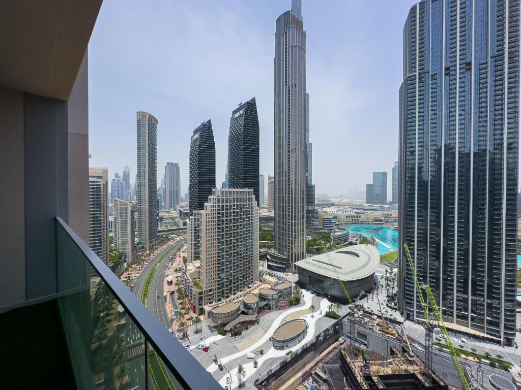Naseem - Downtown Gem 4BR Apt: Burj View Bliss